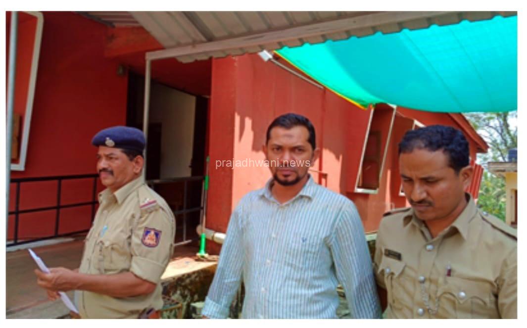 ಪೊಲೀಸ್ ಭದ್ರತೆ ಮಧ್ಯೆ ಪ್ರವೀಣ್ ನೆಟ್ಟರು ಕೊಲೆ ಆರೋಪಿಗೆ ಮುತ್ತಿಕ್ಕಿದ ಯುವಕ