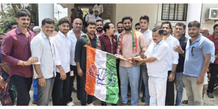 ಪುತ್ತೂರು : ಎಸ್ ಡಿ ಪಿ ಐ ಕಾರ್ಯಕರ್ತರು ಶಾಸಕ ಅಶೋಕ್ ರೈ ಅವರ ಮೂಲಕ ಕಾಂಗ್ರೆಸ್ ಸೇರ್ಪಡೆ..!