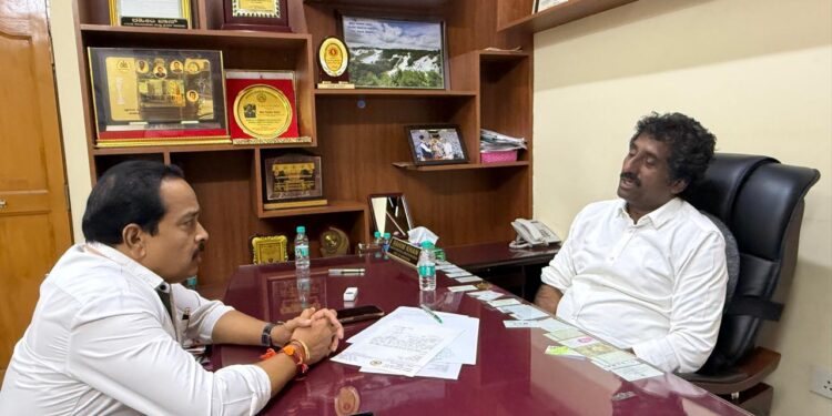 ಪುತ್ತೂರು ನಗರಸಭೆಗೆ 15 ಕೋಟಿ, ವಿಟ್ಲಕ್ಕೆ 5 ಕೋಟಿ ಅನುದಾನಕ್ಕೆ, ಪಶುಸಂಗೋಪನಾ ಕಾಲೇಜು ಆರಂಭಕ್ಕೆ ಸಚಿವರಿಗಳಿಗೆ ಶಾಸಕ ಅಶೋಕ್ ರೈ ಮನವಿ