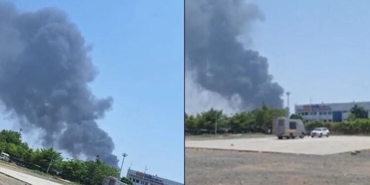 ಗುಜರಾತ್ ನ ಅಹಮದಾಬಾದ್ ನಲ್ಲಿ ಏರ್ ಇಂಡಿಯಾ ವಿಮಾನ ಪತನ.ಟೇಕಪ್ ಆದ ಕೆಲವೇ ಕ್ಷಣಗಳಲ್ಲಿ ನಡೆದ ಭೀಕರ ದುರಂತ