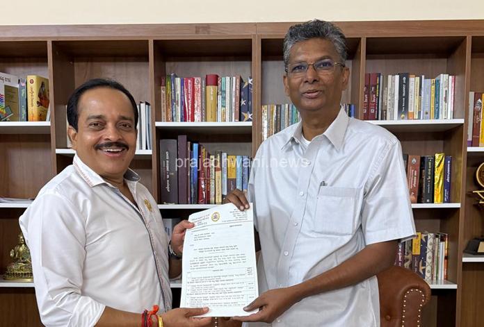 ಪಿಡಬ್ಲ್ಯುಡಿ ರಸ್ತೆಗೆ 32 ಕೋಟಿ, ಹಾರಾಡಿ ರೈಲ್ವೇ ಸೇತುವೆಗೆ 8 ಕೋಟಿ ಅನುದಾನ ಮಂಜೂರಾತಿಗೆ ಸಚಿವ ಜಾರಕಿಹೊಳಿಗೆ ಅಶೋಕ್ ರೈ ಮನವಿ