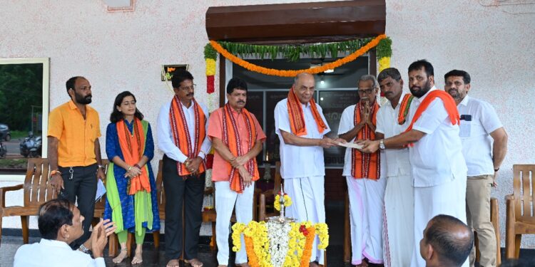 ವಿ.ಹಿಂ.ಪ ಕಾರ್ಯಾಲಯ ಕಟ್ಟಡಕ್ಕೆ ಪುತ್ತಿಲ ಪರಿವಾರ ಸೇವಾ ಟ್ರಸ್ಟ್ ವತಿಯಿಂದ ದೇಣಿಗೆ..!