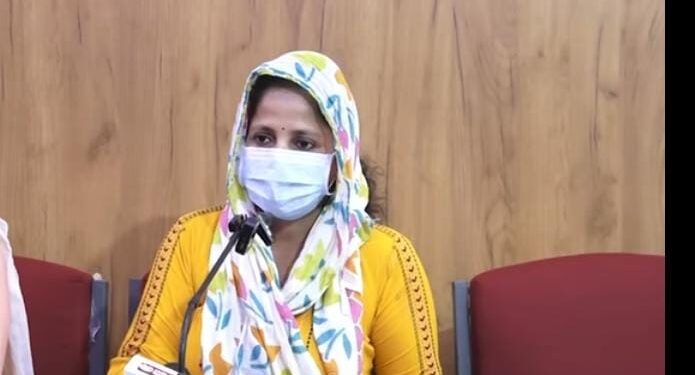 ಪುತ್ತೂರು: ಮದುವೆಯಾಗುವುದಾಗಿ ನಂಬಿಸಿ ಯುವತಿ ಮೇಲೆ ಅತ್ಯಾಚಾರ ಪ್ರಕರಣ ಸಂತ್ರಸ್ತೆ ಯುವತಿಯ ತಾಯಿ ಪತ್ರಿಕಾಗೋಷ್ಠಿ