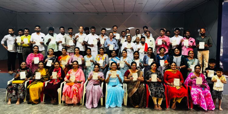 ಪುತ್ತಿಲ ಪರಿವಾರ ಸೇವಾ ಟ್ರಸ್ಟ್  ಇದರ ವತಿಯಿಂದ ನಡೆಯುವ ವರ ಮಹಾಲಕ್ಷ್ಮಿಪೂಜೆಯ ಆಮಂತ್ರಣ ಪತ್ರಿಕೆ ಬಿಡುಗಡೆ