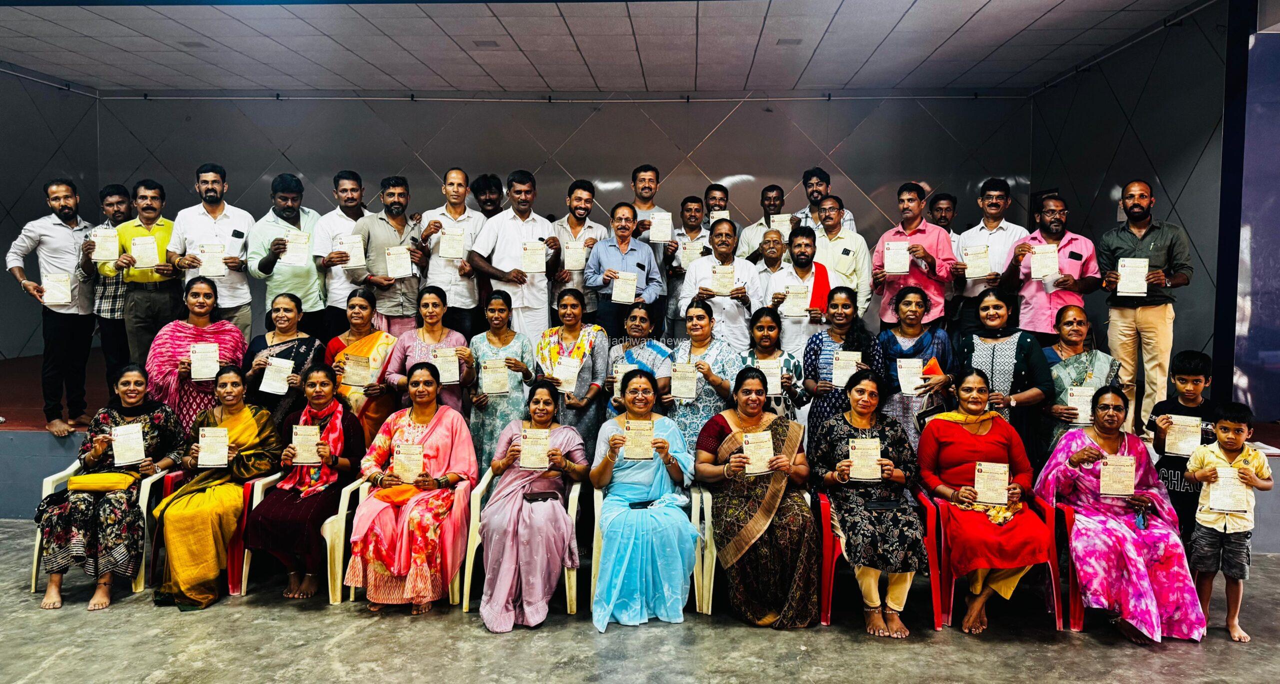 ಪುತ್ತಿಲ ಪರಿವಾರ ಸೇವಾ ಟ್ರಸ್ಟ್  ಇದರ ವತಿಯಿಂದ ನಡೆಯುವ ವರ ಮಹಾಲಕ್ಷ್ಮಿಪೂಜೆಯ ಆಮಂತ್ರಣ ಪತ್ರಿಕೆ ಬಿಡುಗಡೆ