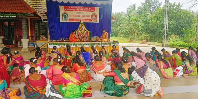 ಬೆಳಾಲು ಅನಂತೋಡಿ ಶ್ರೀ ಅನಂತಪದ್ಮನಾಭ ಮಹಿಳಾ ಸಮಿತಿ ಹಾಗೂ ವರಮಹಾಲಕ್ಷ್ಮಿ ಸಮಿತಿ  ಇದರ ನೇತೃತ್ವದಲ್ಲಿ ಅನಂತೋಡಿ ಅನಂತಪದ್ಮನಾಭ ದೇವಸ್ಥಾನದಲ್ಲಿ 11ನೇ ವರ್ಷದ ವರಮಹಾಲಕ್ಷ್ಮಿ ಪೂಜೆ