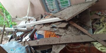 ಲಾಯಿಲ ಗ್ರಾಮ ಪಂಚಾಯತ್ ಉಪಾಧ್ಯಕ್ಷರಾದ ಶ್ರೀಮತಿ ಸುಗಂಧಿ ರವರ ಮನೆ ಕುಸಿತ:ಸಂಸದ  ಚೌಟ, ಹಾಗೂ ಶಾಸಕ ಹರೀಶ್ ಪೂಂಜಾ ಭೇಟಿ