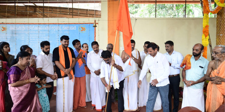 ಪುತ್ತೂರು: ಕೋಡಿಂಬಾಡಿಯ 42ನೇ ವರ್ಷದ ಸಾರ್ವಜನಿಕ ಗಣೇಶೋತ್ಸವಕ್ಕೆ ಮಠಂತಬೆಟ್ಟು ನಿರಂಜನ್ ರೈ ಅವರಿಂದ ಚಾಲನೆ: ಕೈಪ ಕೇಶವ ಭಂಡಾರಿ ಅವರಿಂದ ಟ್ರಕ್ ಕೊಡುಗೆ