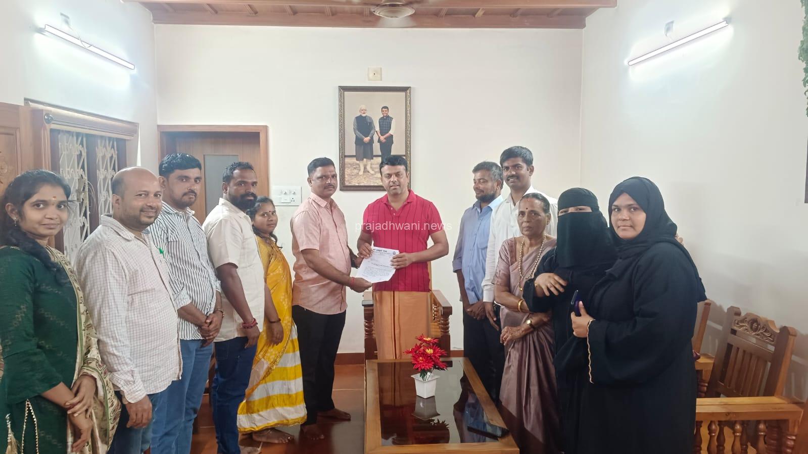 ಸರಕಾರಿ ಉನ್ನತಿಕರಿಸಿದ ಹಿರಿಯ ಪ್ರಾಥಮಿಕ ಶಾಲೆ ಕರ್ನೋಡಿ ಆಂಗ್ಲ ಮಾದ್ಯಮ ತರಗತಿಯನ್ನು ಪ್ರಾರಂಭಿಸಲು ಶಾಸಕರಾದ ಶ್ರೀ ಹರೀಶ್ ಪೂಂಜಾ ಇವರನ್ನು ಭೇಟಿ ಮಾಡಿ ಮನವಿ