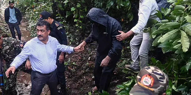 ಧರ್ಮಸ್ಥಳ ಪ್ರಕರಣ: ಹೊಸ ಸ್ಥಳಕ್ಕೆ ಸಾಕ್ಷಿ-ದೂರುದಾರನನ್ನು ಕರೆದೊಯ್ದ  ಸ್ಪಾಟ್ 15ರಲ್ಲಿ ತೀವ್ರ ಶೋಧ!:ಎಸ್ಐಟಿಗೆ ಪೊಲೀಸ್ ಠಾಣೆ ಸ್ಥಾನಮಾನ