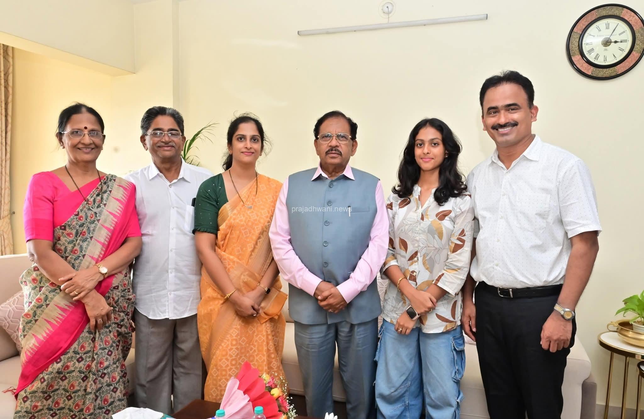 ಮಠಂತಬೆಟ್ಟು ಹರಿಪ್ರಸಾದ್ ರೈಯವರ ಮನೆಗೆ ಗೃಹ ಸಚಿವ ಡಾ. ಜಿ. ಪರಮೇಶ್ವರ್ ಭೇಟಿ