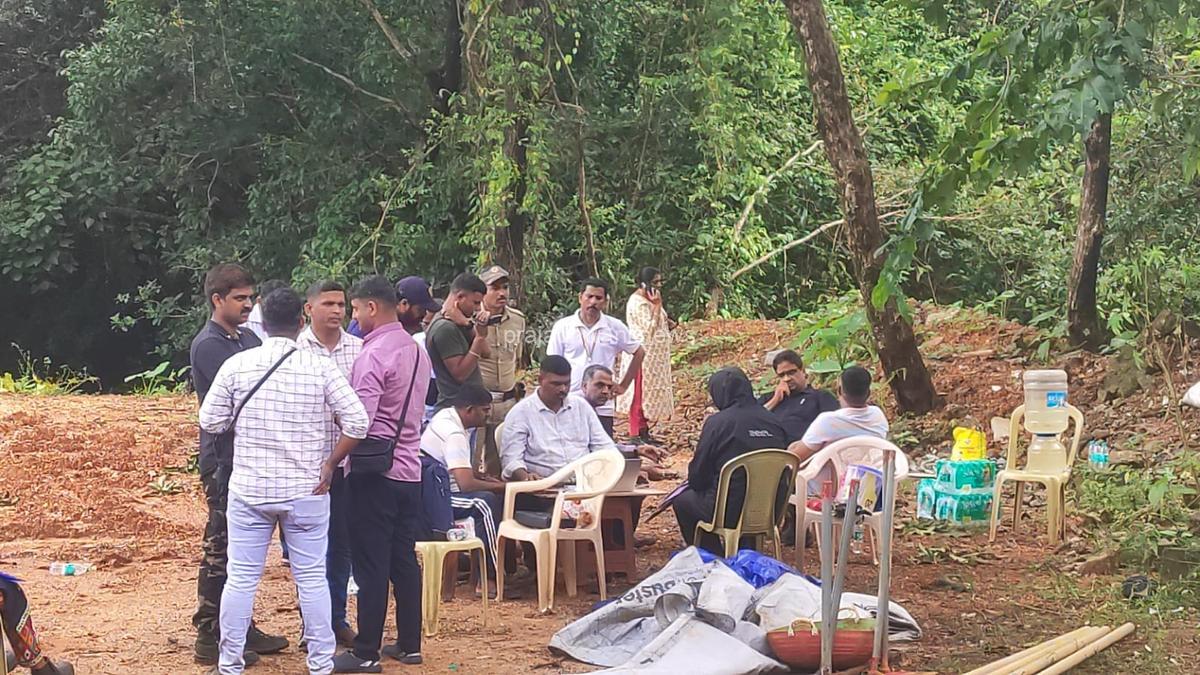 ಧರ್ಮಸ್ಥಳ ಪ್ರಕರಣ: ರಹಸ್ಯ ಭೇದಿಸಲು ಅಖಾಡಕ್ಕಿಳಿದ ರಾಷ್ಟ್ರೀಯ ಮಾನವ ಹಕ್ಕು ಆಯೋಗ! ;ಪದ್ಮಲತಾ ಕೊಲೆ ಪ್ರಕರಣ ಸಹೋದರಿ ಯಿಂದ ಎಸ್ಐಟಿ ಕಚೇರಿಗೆ ದೂರು