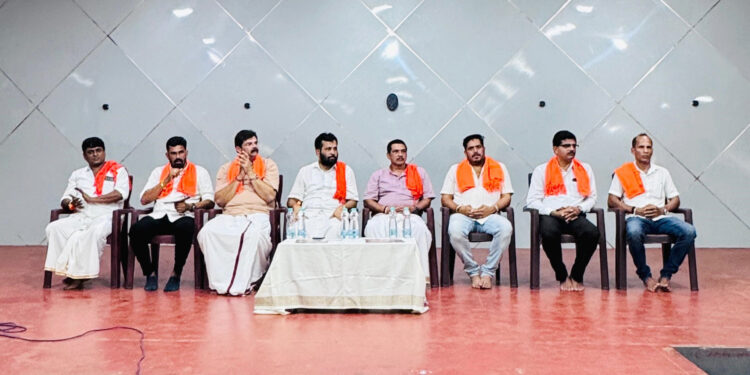 ಪುತ್ತಿಲ ಪರಿವಾರ ಸೇವಾ ಟ್ರಸ್ಟ್ (ರಿ.) ಪುತ್ತೂರು ಇದರ ನೇತೃತ್ವದಲ್ಲಿ ನಡೆಯಲಿರುವ 3ನೇ ವರ್ಷದ ಶ್ರೀನಿವಾಸ ಕಲ್ಯಾಣೋತ್ಸವ ಹಾಗೂ ಸಾಮೂಹಿಕ ವಿವಾಹ ಕಾರ್ಯಕ್ರಮದ ಪೂರ್ವಭಾವಿ ಸಭೆ ಸಮಿತಿ ರಚನೆ