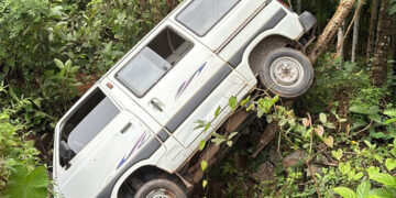 ಪುತ್ತೂರು ಉಪ್ಪಿನಂಗಡಿ ರಸ್ತೆಯ ಸೇಡಿಯಾಪು ಬಳಿ ಚಾಲಕನ ನಿಯಂತ್ರಣ ತಪ್ಪಿ ಕಾರು ಪಲ್ಟಿ