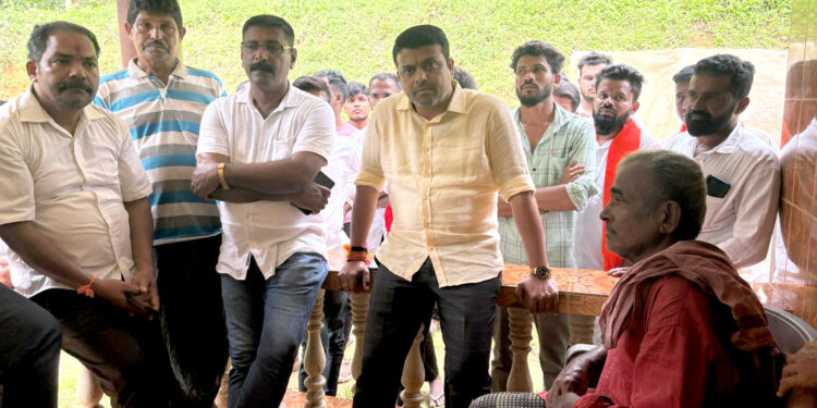 ಪೆರ್ನೆ ಗ್ರಾಮ ದೇಜಪ್ಪ ಮೂಲ್ಯರವರ ಮನೆಗೆ ಬೆಳ್ತಂಗಡಿ ಶಾಸಕ ಹರೀಶ್ ಪೂಂಜ ಭೇಟಿ