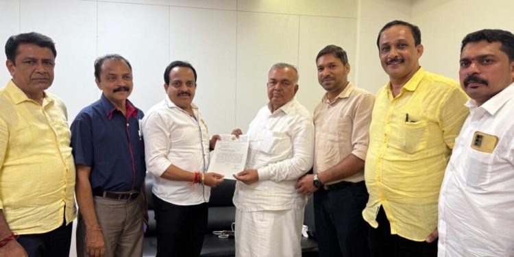 ಪುತ್ತೂರಿನ ಶ್ರೀ ಮಹಾಲಿಂಗೇಶ್ವರ ದೇವಸ್ಥಾನ ಹಾಗೂ ಉಪ್ಪಿನಂಗಡಿಯ ಶ್ರೀ ಸಹಸ್ರಲಿಂಗೇಶ್ವರ ದೇವಾಲಯಗಳ ಅಭಿವೃದ್ಧಿ ಯೋಜನೆಯ ಕುರಿತು ಮುಜುರಾಯಿ ಇಲಾಖೆಯ ಸಚಿವರೊಂದಿಗೆ ಶಾಸಕ ಅಶೋಕ್ ರೈ ಮಾತುಕತೆ