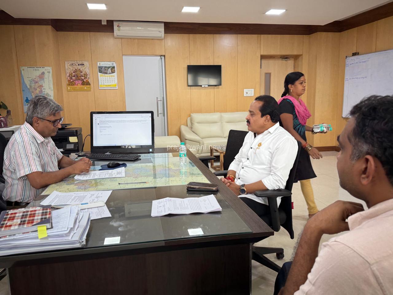 ಮಾಣಿ-ಸಂಪಾಜೆ ರಾಷ್ಟ್ರೀಯ ಹೆದ್ದಾರಿ ಕಾಮಗಾರಿ : ರಾ.ಹೆದ್ದಾರಿ ಪ್ರಾದೇಶಿಕ ಅಧಿಕಾರಿ ಜೊತೆ ಶಾಸಕ ರೈ ಮಾತುಕತೆ ಆದಷ್ಟು ಶೀಘ್ರ ಕಾಮಗಾರಿ ಪ್ರಾರಂಭಿಸಲು ಮನವಿ