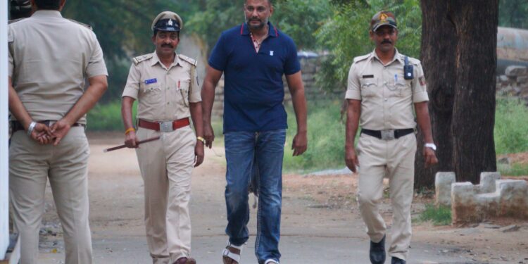 ‘ಇದ್ರೆ ನೆಮ್ದಿಯಾಗಿರ್ಬೇಕು’ ಜೈಲೂಟ ಸೇರ್ತಿಲ್ಲ, ನಿದ್ದೆ ಬರ್ತಿಲ್ಲ, ಜಡ್ಜ್ ಮುಂದೆ ತನಗೆ ವಿಷಬೇಕು ಎಂದ ನಟ ದರ್ಶನ್!