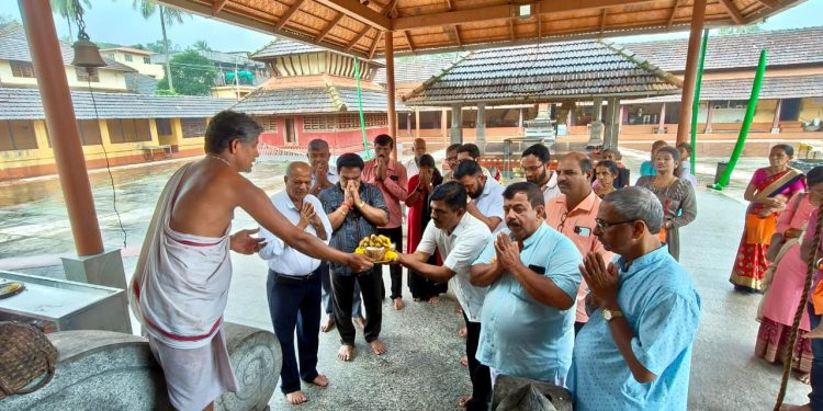 ಪ್ರಧಾನಿ ನರೇಂದ್ರ ಮೋದಿಯವರ 75ನೇ ಜನುಮದಿನದ ಹಿನ್ನಲೆಯಲ್ಲಿ ಭಾರತೀಯ ಜನತಾ ಪಾರ್ಟಿ ವಿಟ್ಲ ಮಹಾಶಕ್ತಿ ಕೇಂದ್ರದ ವತಿಯಿಂದ ಶ್ರೀ ಪಂಚಲಿಂಗೇಶ್ವರ ದೇವಸ್ಥಾನದಲ್ಲಿ  ವಿಶೇಷ ಪೂಜೆ