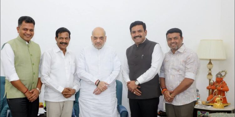ಧರ್ಮಸ್ಥಳ ವಿರುದ್ದ ಅಪಪ್ರಚಾರ,ಷಡ್ಯಂತ್ರ ಹಾಗೂ ಇದರ ಹಿಂದೆ ಇರುವ ಕಾಣದ ಕೈಗಳನ್ನು ಸೂಕ್ತ ತನಿಖೆಗೆ ಆಗ್ರಹಿಸಿ ಕೇಂದ್ರ ಗೃಹ ಸಚಿವರಾದ ಅಮಿತ್ ಶಾರವರನ್ನು ಭೇಟಿ ಮಾಡಿದ ರಾಜ್ಯ ಬಿಜೆಪಿ ನಾಯಕರ ನಿಯೋಗ