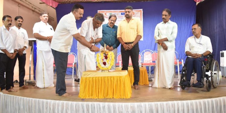 ಹತ್ಯಡ್ಕ ಪ್ರಾಥಮಿಕ ಕೃಷಿ ಪತ್ತಿನ ಸಹಕಾರ ಸಂಘ (ನಿ.),ಅರಸಿನಮಕ್ಕಿ ಇದರ ನೇತೃತ್ವದಲ್ಲಿ ಹಾಗೂ ವಿವಿಧ ಸಂಘ-ಸಂಸ್ಥೆಗಳ ಸಹಭಾಗಿತ್ವದಲ್ಲಿ ಅರಸಿನಮಕ್ಕಿಯಲ್ಲಿ ಬೃಹತ್ ರಕ್ತದಾನ ಶಿಬಿರ