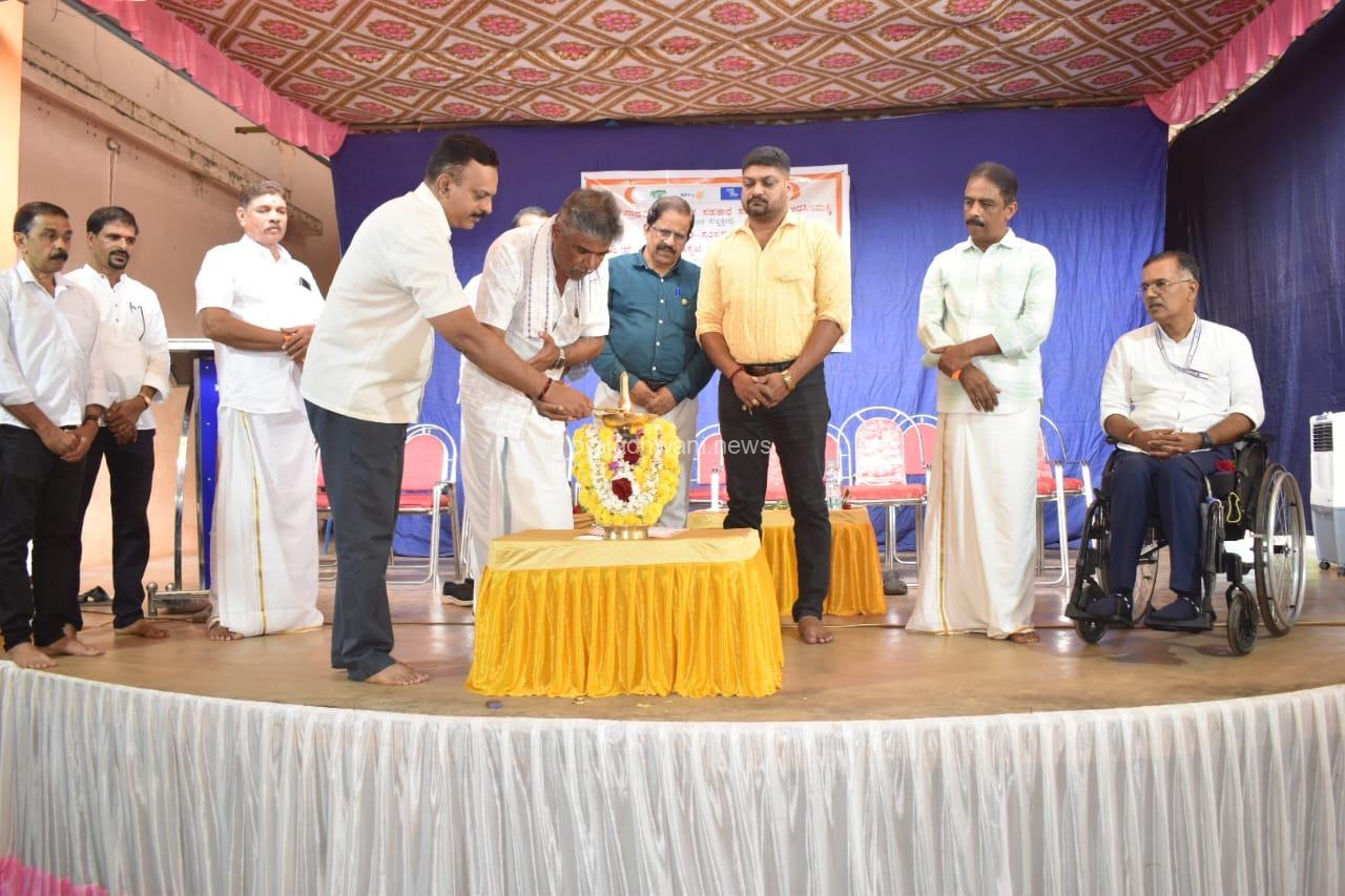 ಹತ್ಯಡ್ಕ ಪ್ರಾಥಮಿಕ ಕೃಷಿ ಪತ್ತಿನ ಸಹಕಾರ ಸಂಘ (ನಿ.),ಅರಸಿನಮಕ್ಕಿ ಇದರ ನೇತೃತ್ವದಲ್ಲಿ ಹಾಗೂ ವಿವಿಧ ಸಂಘ-ಸಂಸ್ಥೆಗಳ ಸಹಭಾಗಿತ್ವದಲ್ಲಿ ಅರಸಿನಮಕ್ಕಿಯಲ್ಲಿ ಬೃಹತ್ ರಕ್ತದಾನ ಶಿಬಿರ