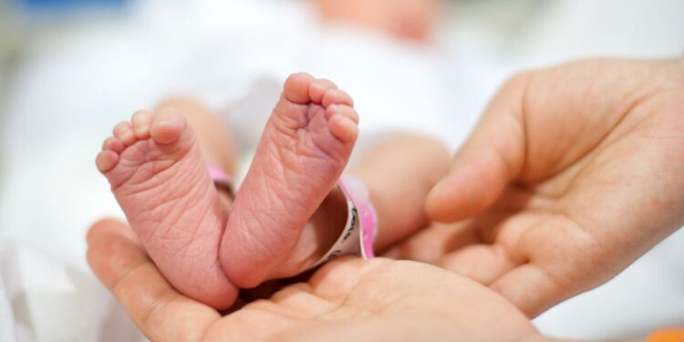 ಆಸ್ಪತ್ರೆಯಿಂದ ಕಾನೂನುಬಾಹಿರವಾಗಿ ಮಗು ಮಾರಾಟ ಪತ್ತೆ: ವೈದ್ಯ ಸೇರಿ ಮೂವರ ಬಂಧನ