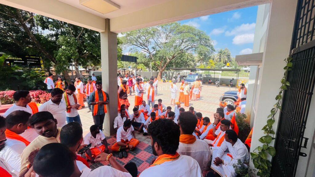 ಮೈಸೂರು ಚಲೋಗೆ ತೆರಳಿದ ಪುತ್ತೂರಿನ ಹಿಂದೂ ಜಾಗರಣ ವೇದಿಕೆ ಕಾರ್ಯಕರ್ತರು ಪೊಲೀಸ್ ವಶಕ್ಕೆ