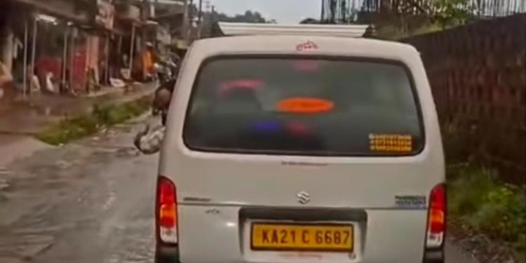 ಉಪ್ಪಿನಂಗಡಿ: ಆಂಬುಲೆನ್ಸ್ ಗೆ ದಾರಿ ಕೊಡದ ಆರೋಪ ಅಡ್ಡಿಪಡಿಸಿದ ಕಾರಿಗೆ ದಂಡ ವಿಧಿಸಿದ ಪೊಲೀಸರು