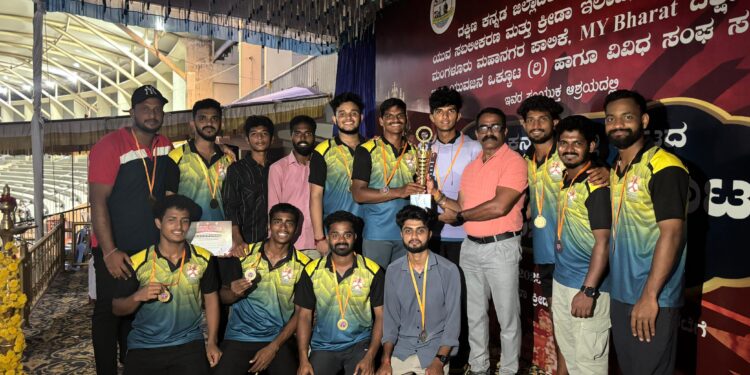 ಬೆಳ್ತಂಗಡಿ :ಜಿಲ್ಲಾ ಮಟ್ಟದ ದಸರಾ ಕ್ರೀಡಾಕೂಟ ತ್ರೋಬಾಲ್ ಪಂದ್ಯಾಟದಲ್ಲಿ ಬೆಳ್ತಂಗಡಿ ತಂಡ ಪ್ರಥಮ ಸ್ಥಾನ ಪಡೆದು ವಿಭಾಗಮಟ್ಟಕ್ಕೆ ಆಯ್ಕೆ.