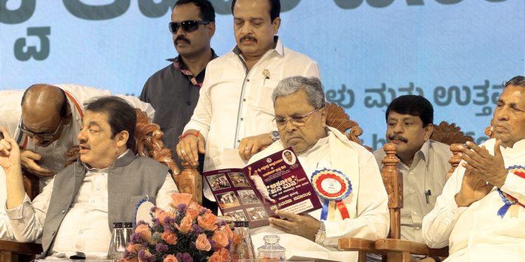 ದೀಪಾವಳಿ ಪ್ರಯುಕ್ತ ಅಶೋಕ ಜನಮನ 2025 ಮುಖ್ಯಮಂತ್ರಿಗೆ ಕಾರ್ಯಕ್ರಮದ ಆಹ್ವಾನ ನೀಡಿದ ಶಾಸಕ ಅಶೋಕ್ ರೈ