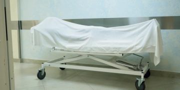 ದೇರಳಕಟ್ಟೆಯ ಆಸ್ಪತ್ರೆಯೊಂದರಲ್ಲಿ ಮೃತಪಟ್ಟಿದ್ದಾರೆ ಎಂದು ಘೋಷಿಸಲ್ಪಟ್ಟಿದ್ದ ವ್ಯಕ್ತಿ ಚಿತೆಯಲ್ಲಿ ಎದ್ದ!! ಕುಟುಂಬಕ್ಕೆ ಶಾಕ್ ಜೊತೆಗೆ ಸಂತಸ