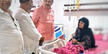 ಅಶೋಕ ಜನಮನ ಕಾರ್ಯಕ್ರಮದಲ್ಲಿ‌ ಜನಸ್ತೋಮದ ನಡುವೆ ಕೆಲವರು ಅಸ್ವಸ್ಥ: ಆಸ್ಪತ್ರೆಗೆ ಭೇಟಿ‌ ನೀಡಿದ ಮಾಜಿ ಶಾಸಕ ಮತ್ತು ಪುತ್ತೂರು ಬಜೆಪಿ ಪದಾಧಿಕಾರಿಗಳು