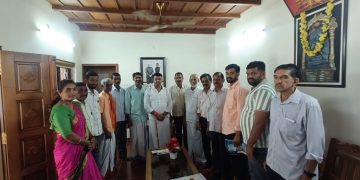 ಬೆಳ್ತಂಗಡಿ:ಕಾರಿಂಜ ಶ್ರೀ ವನಶಾಸ್ತವು ಮತ್ತು ಶ್ರೀ ವೀರಭದ್ರ ಸ್ವಾಮಿ ದೇವಸ್ಥಾನದ ಜೀರ್ಣೋದ್ಧಾರ ಶ್ರೀ ಕ್ಷೇತ್ರದ ಅಭಿವೃದ್ಧಿ ಕಾಮಗಾರಿ ಬಗ್ಗೆ ಬೆಳ್ತಂಗಡಿ ಶಾಸಕ ಹರೀಶ್ ಪೂಂಜ ರವರಿಗೆ ಮನವಿ
