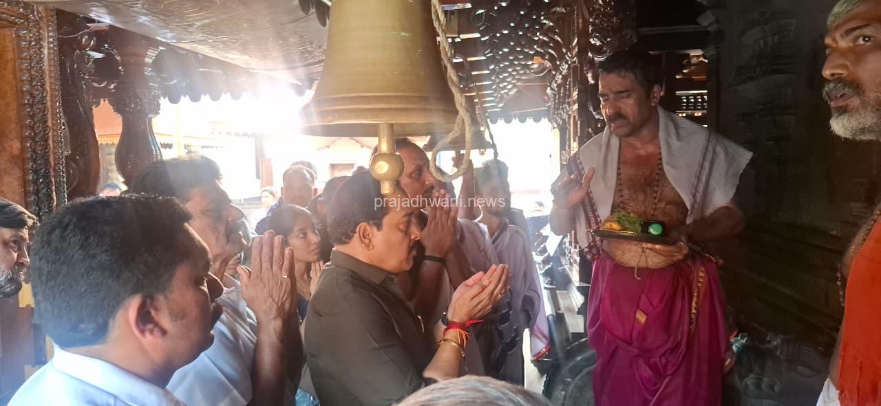 ಅಶೋಕ ಜನಮನ ಕಾರ್ಯಕ್ರಮದ ಯಶಸ್ವಿಗೆ ಪುತ್ತೂರು ಮಹಾಲಿಂಗೇಶ್ವರ ದೇವಸ್ತಾನದಲ್ಲಿ ಶಾಸಕ ಅಶೋಕ್ ಕುಮಾರ್ ರೈ ವಿಶೇಷ ಪ್ರಾರ್ಥನೆ