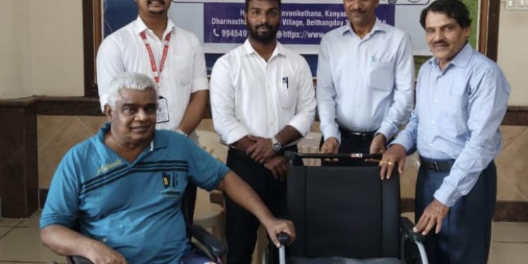 ಸೇವಾಭಾರತಿಯ ಅಂಗಸಂಸ್ಥೆಯಾದ ಸೇವಾಧಾಮದಿಂದ ಮಂಗಳೂರಿನಲ್ಲಿ 3 ಮಂದಿ ಬೆನ್ನುಹುರಿ ಅಪಘಾತಕ್ಕೊಳಗಾದ ದಿವ್ಯಾಂಗರಿಗೆ ಗಾಲಿಕುರ್ಚಿ ವಿತರಣೆ