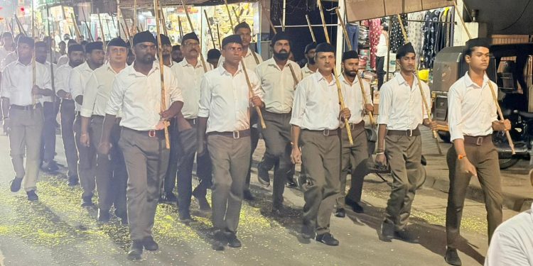 ಪುತ್ತೂರಿನಲ್ಲಿ ಸಂಘ ಶತಾಬ್ದಿ ಹಿನ್ನೆಲೆ ಗಣವೇಷಧಾರಿಗಳಿಂದ ಬೃಹತ್ ಪಥಸಂಚಲನ