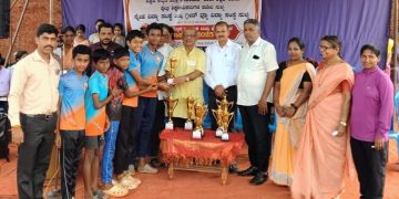ಜಾಲ್ಸೂರು:ಸುಳ್ಯ ವಲಯ ಮಟ್ಟದ ಕ್ರೀಡಾಕೂಟ 14 ನೇ ವಯೋಮಾನದ ಬಾಲಕರ ವಿಭಾಗದಲ್ಲಿ ಜಾಲ್ಸೂರು ವಿನೋಭನಗರ ವಿವೇಕಾನಂದ ಶಾಲೆಯ ತಂಡ ಸಮಗ್ರ ದ್ವಿತೀಯ ಸ್ಥಾನ ಪ್ರಶಸ್ತಿ ತನ್ನದಾಗಿಸಿಕೊಂಡಿದೆ