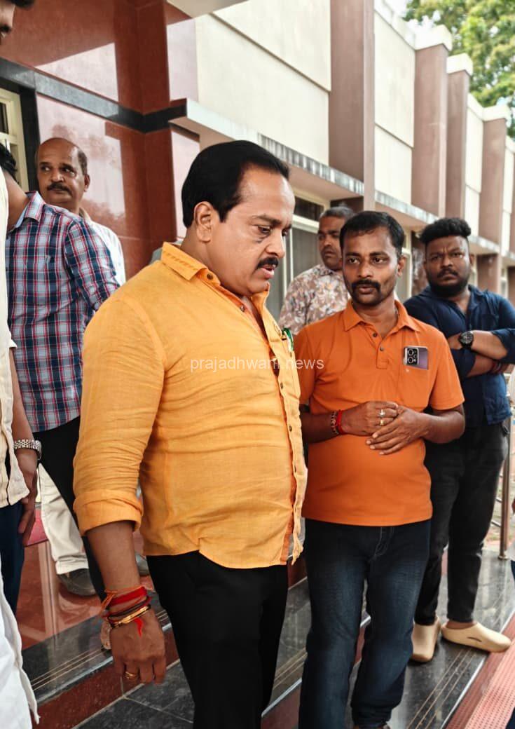 ಸಾಮಾಜಿಕ ಜಾಲತಾಣದಲ್ಲಿ ಶಾಸಕ ಅಶೋಕ್ ರೈ ಬಗ್ಗೆ ಅಸಭ್ಯ ಸಂದೇಶ ಕ್ಷಮೆ ಕೇಳಿದ ತಾಲೂಕು ಕಚೇರಿ ಸಿಬಂದಿ ಕ್ಷಮಿಸಿದ ಶಾಸಕ ಅಶೋಕ್ ರೈ