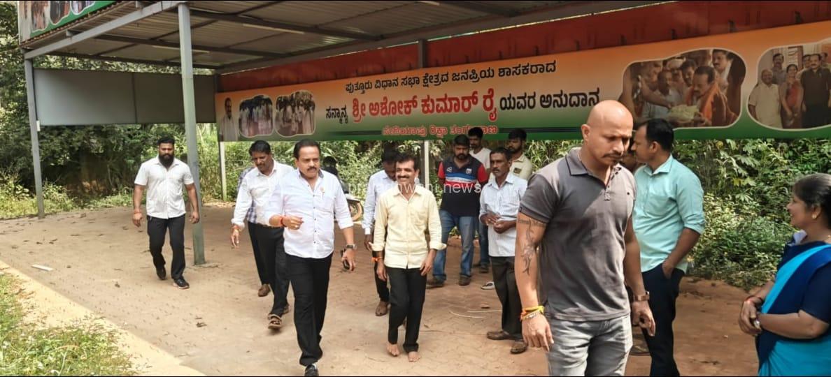 ಪುತ್ತೂರು-ಉಪ್ಪಿನಂಗಡಿ ರಸ್ತೆ ಮಾರ್ಜಿನ್ ನಲ್ಲಿರುವ ಅನಧಿಕೃತ ಅಂಗಡಿಯನ್ನು ತೆರವು; ಬದಲಿ ವ್ಯವಸ್ಥೆ ಮಾಡಿ ಮಾನವೀಯತೆ ಮೆರೆದ ಶಾಸಕ ಅಶೋಕ್ ರೈ