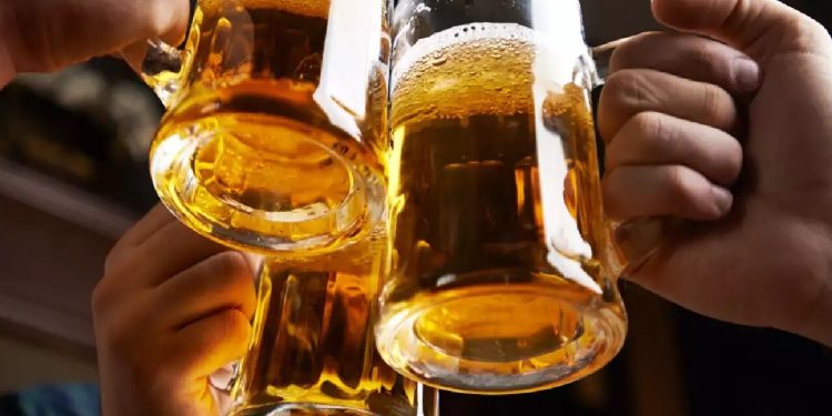 ಆಲ್ಕೋಹಾಲ್ (ಮದ್ಯ) ಸೇವನೆಯು ದೇಹದ ಮೇಲೆ ಬಹುಮಟ್ಟಿನ ಕಾಲಿಕ ಮತ್ತು ದೀರ್ಘಕಾಲಿಕ ಹಾನಿಕಾರಕ ಪರಿಣಾಮಗಳು