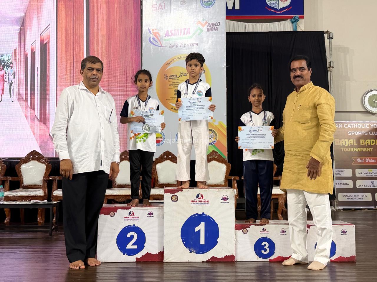 ಪುತ್ತೂರು: ಇಂಪ್ಯಾಕ್ಟ್ ಆರ್ಟ್ ಅಂಡ್ ಸ್ಪೋರ್ಟ್ಸ್ ಯೆಸೋಸಿಯೇಷನ್ ನಡೆಸಿದ ನ್ಯಾಷನಲ್ ಓಪನ್ ಕರಾಟೆ ಚಾಂಪಿಯನ್ಶಿಪ್ 2025ರ ಸ್ಪರ್ಧೆಯಲ್ಲಿ ಸುಳ್ಯದಲ್ಲಿ ಪ್ರಥಮ ಮಂಗಳೂರಿನಲ್ಲಿ ದ್ವಿತೀಯ ಸ್ಥಾನ ಪಡೆದುಕೊಂಡ ಕು. ದೀಪ್ತ ಡಿ.ಕೆ