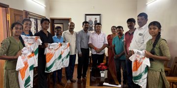 ಬೆಳ್ತಂಗಡಿ : ಶಾಲಾ ಶಿಕ್ಷಣ ಇಲಾಖೆ ವತಿಯಿಂದ ನಡೆಯುವ ತಾಲೂಕು ಮಟ್ಟದ ಪ್ರಾಥಮಿಕ ಹಾಗೂ ಪ್ರೌಢ ಶಾಲಾ ವಿಭಾಗದ ಕ್ರೀಡಾಕೂಟದಲ್ಲಿ ಪ್ರಥಮ ಹಾಗೂ ದ್ವಿತೀಯ ಸ್ಥಾನ ಪಡೆದು ಜಿಲ್ಲಾ ಮಟ್ಟದಲ್ಲಿ ಪ್ರತಿನಿಧಿಸುವ ಕ್ರೀಡಾ ಪ್ರತಿಭೆಗಳಿಗೆ  ಶಾಸಕರಾದ ಹರೀಶ್ ಪೂಂಜಾರವರಿಂದ ಕ್ರೀಡಾ ಸಮವಸ್ತ್ರ ಕೊಡುಗೆ