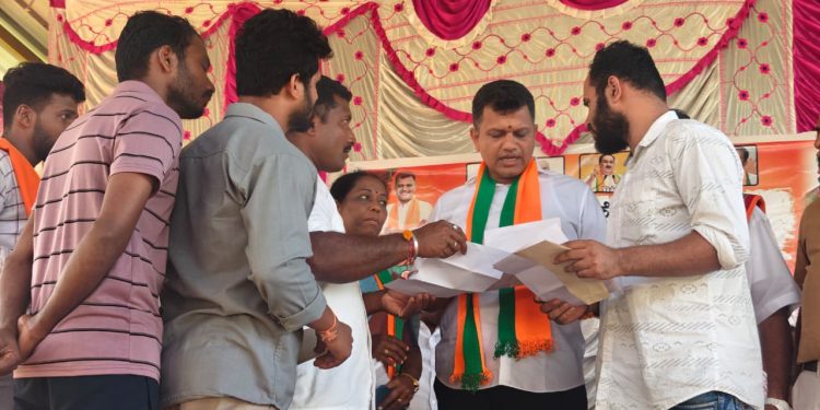 ಸಂಸದರ ನಡೆ ಗ್ರಾಮದ ಕಡೆʼ : ಸುಳ್ಯ ವಿಧಾನಸಭಾ ಕ್ಷೇತ್ರದಲ್ಲಿ ಸಾರ್ವಜನಿಕರೊಂದಿಗೆ ಸಂವಾದ ನಡೆಸಿದ ಸಂಸದ ಕ್ಯಾ. ಚೌಟ