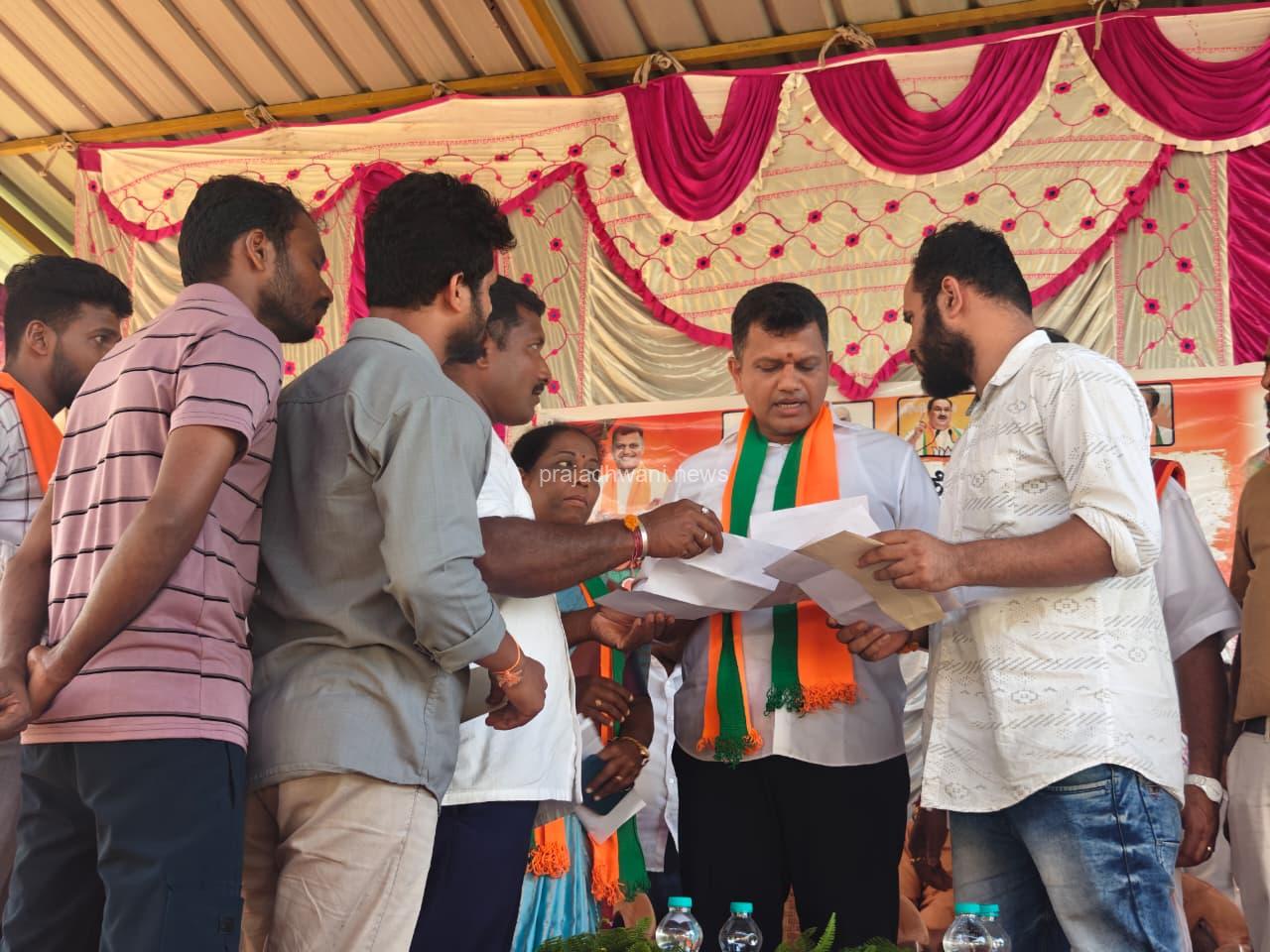 ಸಂಸದರ ನಡೆ ಗ್ರಾಮದ ಕಡೆʼ : ಸುಳ್ಯ ವಿಧಾನಸಭಾ ಕ್ಷೇತ್ರದಲ್ಲಿ ಸಾರ್ವಜನಿಕರೊಂದಿಗೆ ಸಂವಾದ ನಡೆಸಿದ ಸಂಸದ ಕ್ಯಾ. ಚೌಟ