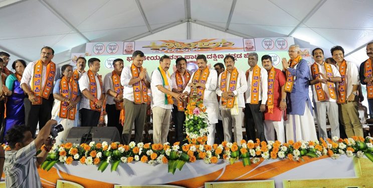 ಅಟಲ್ ವಿರಾಸತ್ : ವಾಜಪೇಯಿ ಜನ್ಮಶತಾಬ್ದಿ ಸಹಸ್ರಸಹಸ್ರ ಸಂಖ್ಯೆಯಲ್ಲಿ ಸೇರಿದ ಕಾರ್ಯಕರ್ತರು, ವೈಮನಸ್ಸು ಬಿಟ್ಟು ಮತ್ತೊಮ್ಮೆ ಪುತ್ತೂರಿನಲ್ಲಿ ಕಮಲ ಅರಳಿಸಬೇಕಾಗಿದೆ – ಬಿ.ವೈ.ವಿಜಯೇಂದ್ರ