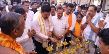 ಹತ್ತೂರ ಒಡೆಯ ಪುತ್ತೂರು ಮಹಾಲಿಂಗೇಶ್ವರ ದೇವಸ್ಥಾನಕ್ಕೆ ಬಿಜೆಪಿ ರಾಜ್ಯಾಧ್ಯಕ್ಷ ಬಿ.ವೈ ವಿಜಯೇಂದ್ರ ಭೇಟಿ