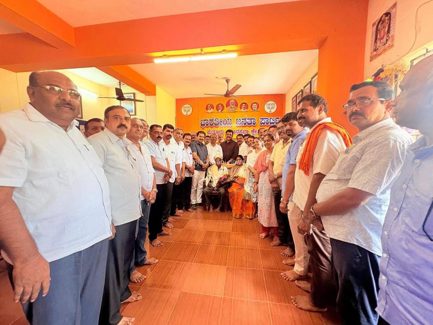 ದೇಶ ಕಂಡ ಮಹಾನ್ ನಾಯಕ ಅಟಲ್ ಬಿಹಾರಿ ವಾಜಪೇಯಿ ಅವರ ಕಾರು ಚಾಲಕರಾಗಿದ್ದ ಮಡಿಕೇರಿಯ ಬಟ್ಯಾನ ಕುಶಾಲಪ್ಪ ಗೌಡರಿಗೆ ಬಿಜೆಪಿ ಕಚೇರಿಯಲ್ಲಿ ಸನ್ಮಾನ