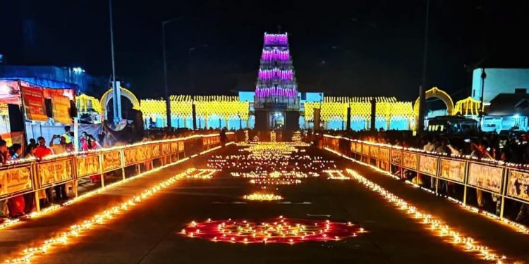 ಪುತ್ತೂರು ಮಹಾಲಿಂಗೇಶ್ವರ ದೇವಸ್ಥಾನದಲ್ಲಿ ತುಪ್ಪದ ದೀಪದ ಸೇವೆಗೆ ಹೆಚ್ಚಿದ ಬೇಡಿಕೆ : ಪ್ರತಿದಿನ ಸಾವಿರಕ್ಕೂ ಮಿಕ್ಕಿ ಭಕ್ತರಿಗೆ ಅನ್ನಪ್ರಸಾದ