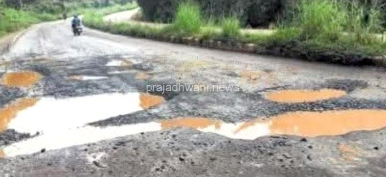 ಪುತ್ತೂರು ರಸ್ತೆ ಸ್ಥಿತಿ – ಜನರ ಕಷ್ಟಕ್ಕೆ ಯಾರ ಸ್ಪಂದನೆ? ರಸ್ತೆ ತುಂಬಾ ಗುಂಡಿಗಳಿಂದ ತುಂಬಿದ್ದು, ವಾಹನ ಸವಾರರಿಗೆ ಪ್ರತಿದಿನ ತೊಂದರೆ